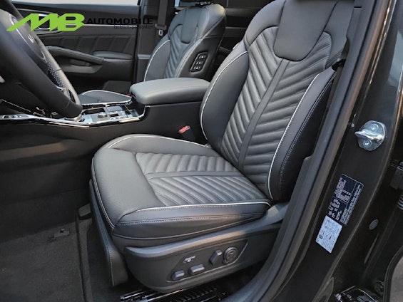 Vehicle image 8 Vehicle image 8