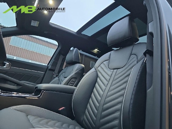 Vehicle image 9 Vehicle image 9