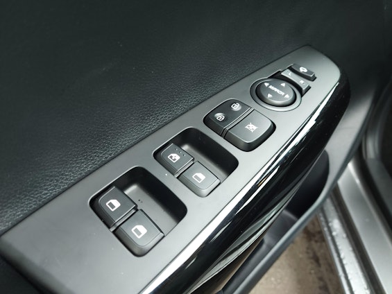 Vehicle image 14 Vehicle image 14