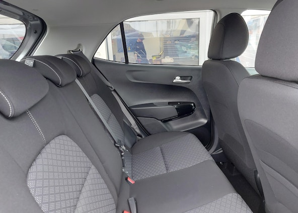 Vehicle image 18 Vehicle image 18