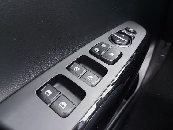 Vehicle image 16 Vehicle image 16