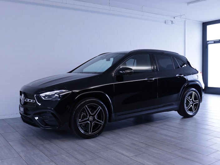 Vehicle image MERCEDES-BENZ GLA 200