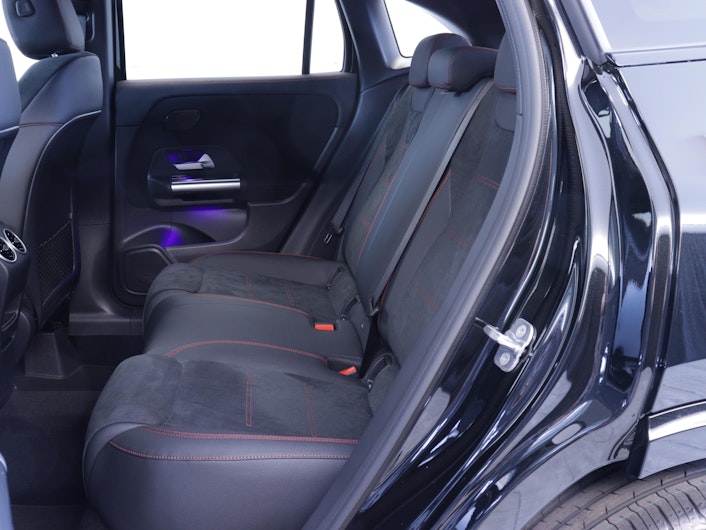 Vehicle image MERCEDES-BENZ GLA 200