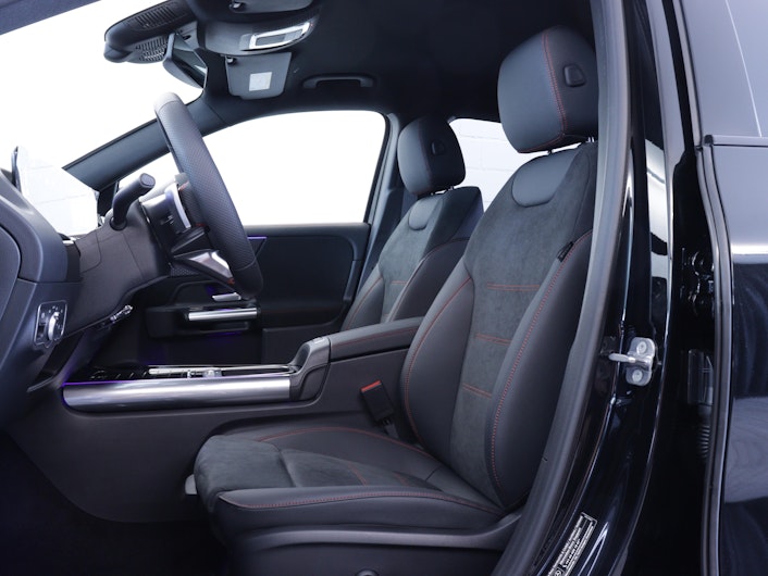 Vehicle image MERCEDES-BENZ GLA 200