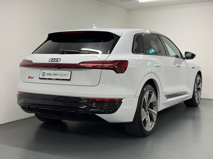 Vehicle image AUDI Q8 e-tron