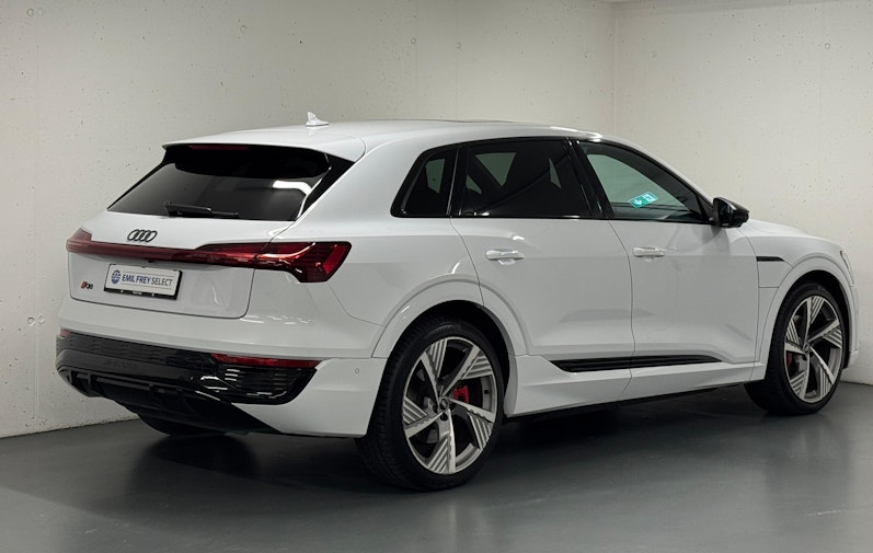 Vehicle image AUDI Q8 e-tron