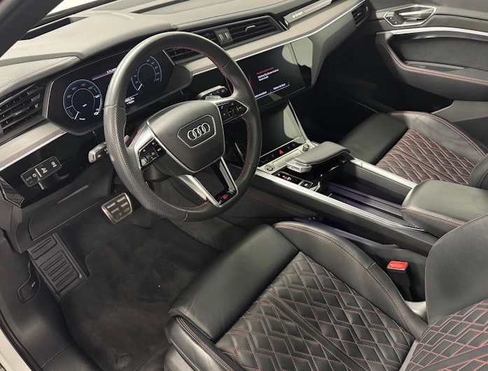 Vehicle image AUDI Q8 e-tron