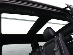 Vehicle image MERCEDES-BENZ V 300 d Swiss Ed. lang 4matic Van