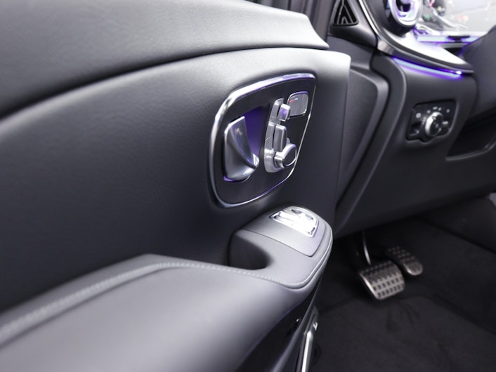 Vehicle image MERCEDES-BENZ V-CLASS