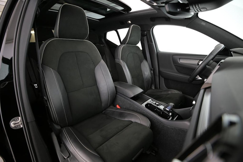 Vehicle image VOLVO XC40