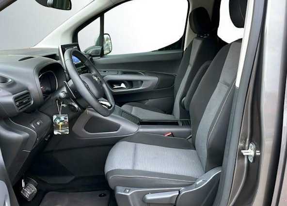 Vehicle image 4 Vehicle image 4