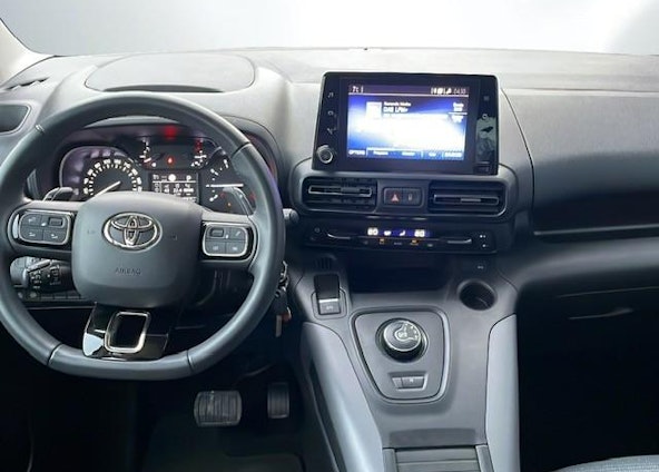 Vehicle image 3 Vehicle image 3