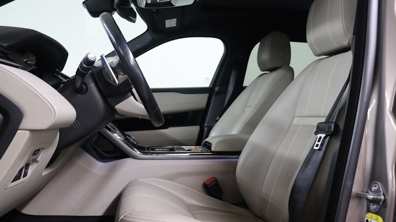 Vehicle image LAND ROVER RANGE ROVER VELAR