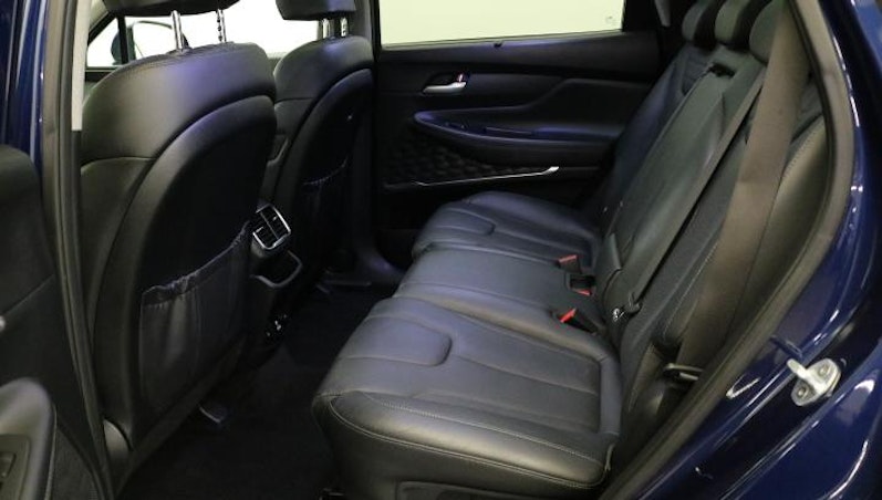 Vehicle image HYUNDAI SANTA FE