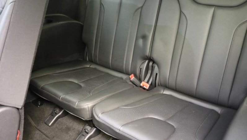 Vehicle image HYUNDAI SANTA FE