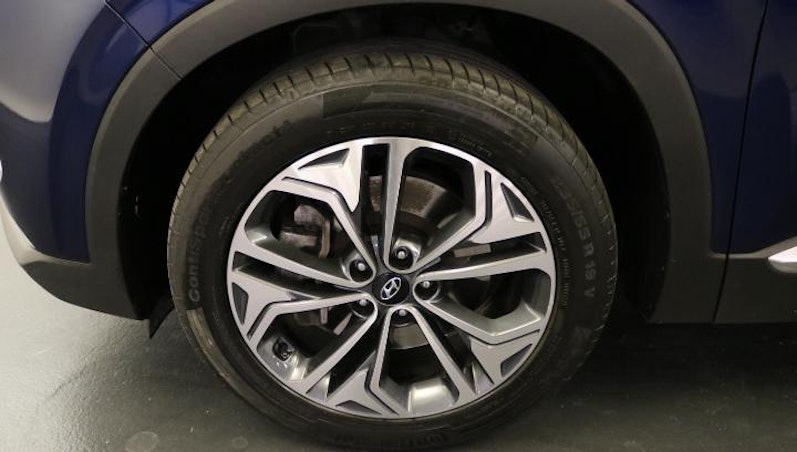 Vehicle image HYUNDAI SANTA FE