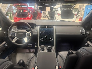 Vehicle image LAND ROVER Discovery 3.0 D I6 350 Gemini