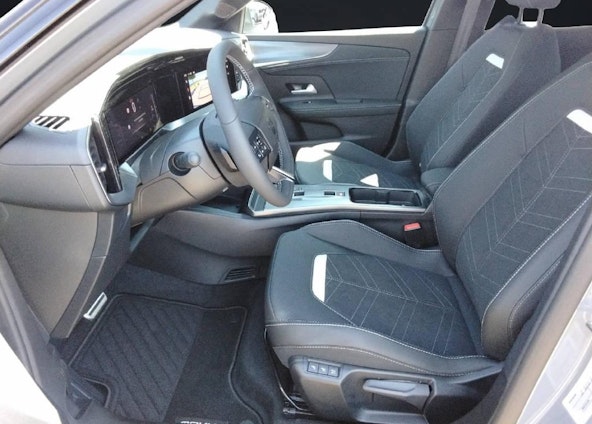 Vehicle image 3 Vehicle image 3