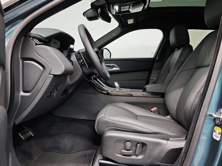 Vehicle image LAND ROVER RANGE ROVER VELAR