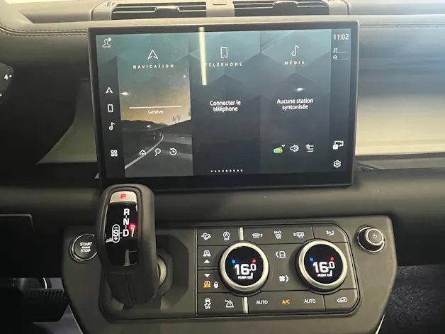 Land Rover Defender 130 3.0 D I6 S