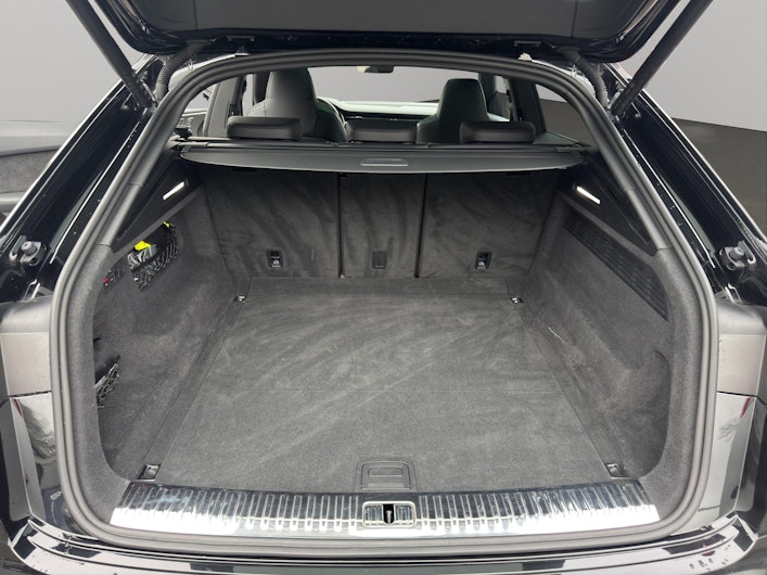 Vehicle image AUDI RSQ8