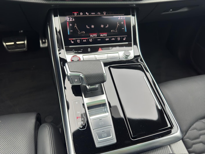 Vehicle image AUDI RSQ8