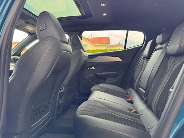 Peugeot 408 1.6 PHEV 225 GT
