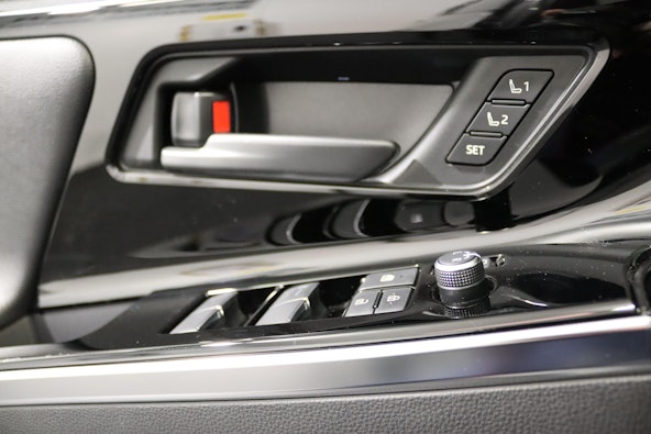 Vehicle image 5 Vehicle image 5