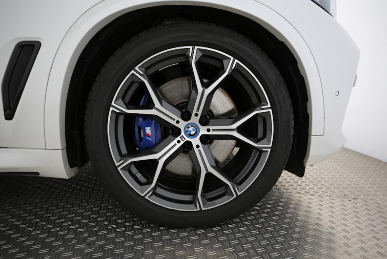 Vehicle image BMW X5