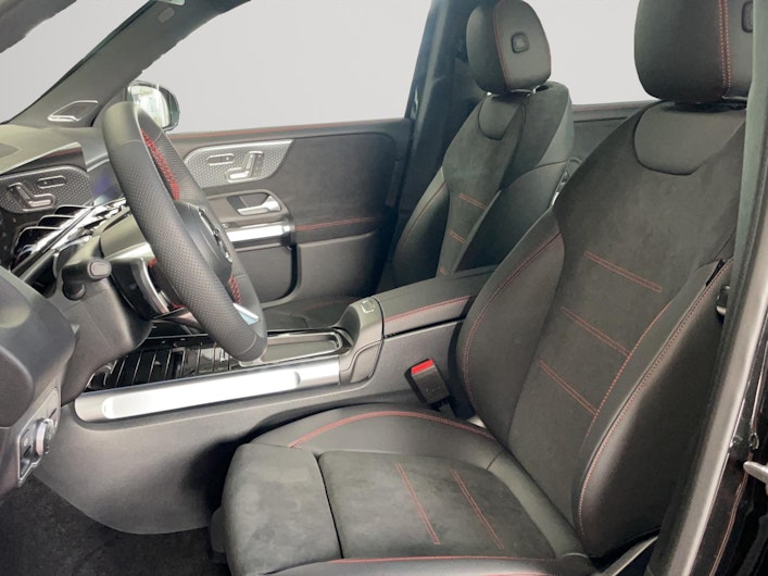 Vehicle image MERCEDES-BENZ GLB 220