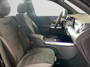 Vehicle image MERCEDES-BENZ GLB 220 d 4MATIC AMG Line