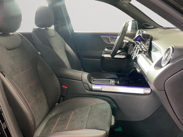 Vehicle image MERCEDES-BENZ GLB 220