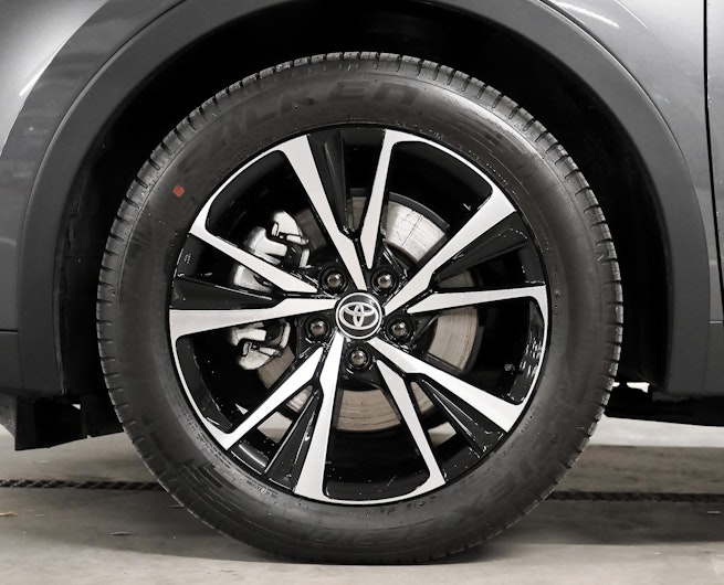 Vehicle image TOYOTA C-HR