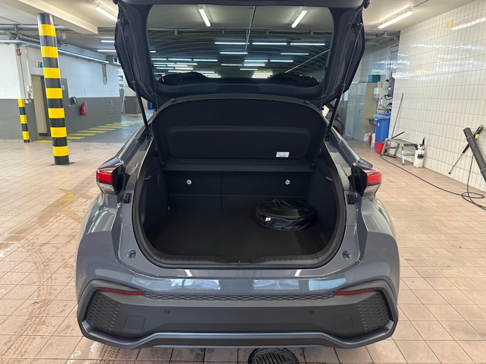 Vehicle image TOYOTA C-HR