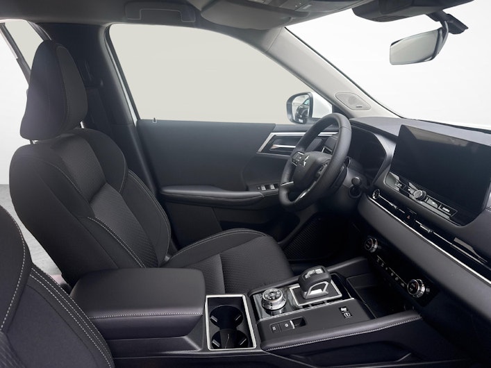 Vehicle image MITSUBISHI OUTLANDER