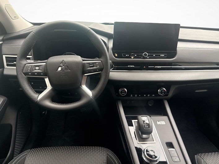 Vehicle image MITSUBISHI OUTLANDER