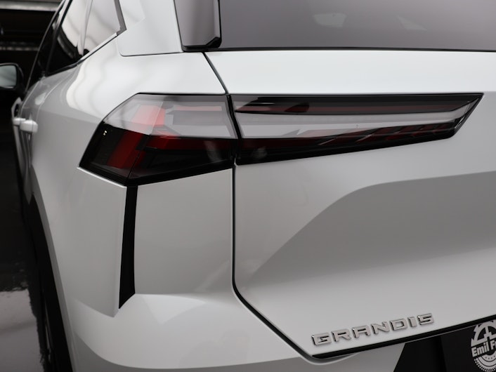 Vehicle image MITSUBISHI GRANDIS