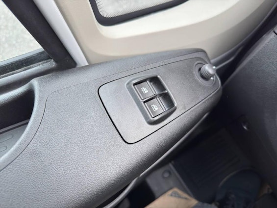 Vehicle image 4 Vehicle image 4