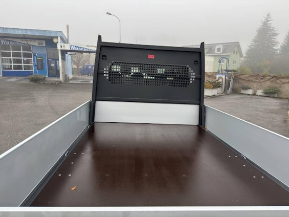 Vehicle image 16 Vehicle image 16