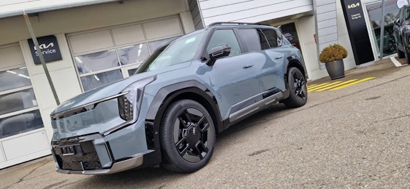 First vehicle image First vehicle image