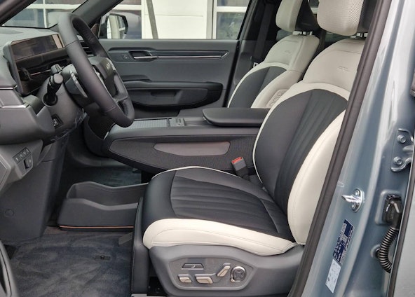 Vehicle image 3 Vehicle image 3