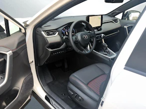 https://vehicle.imgix.net/4090451/a0757193-3218-47ae-9481-372eee5129fb.jpg