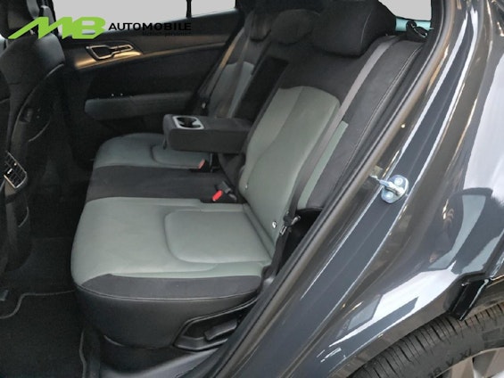 Vehicle image 16 Vehicle image 16