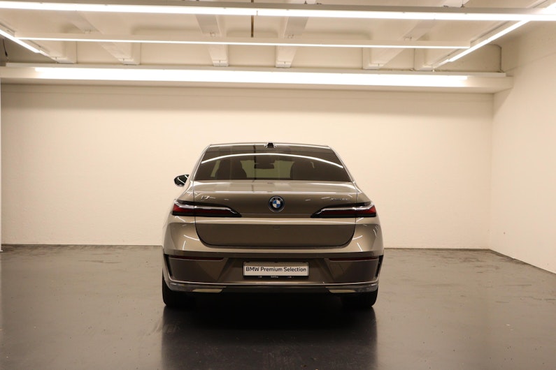 Vehicle image BMW i7