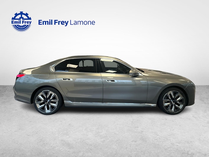 Vehicle image BMW i7