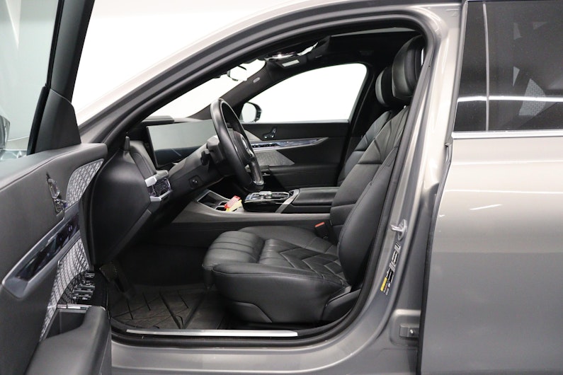 Vehicle image BMW i7