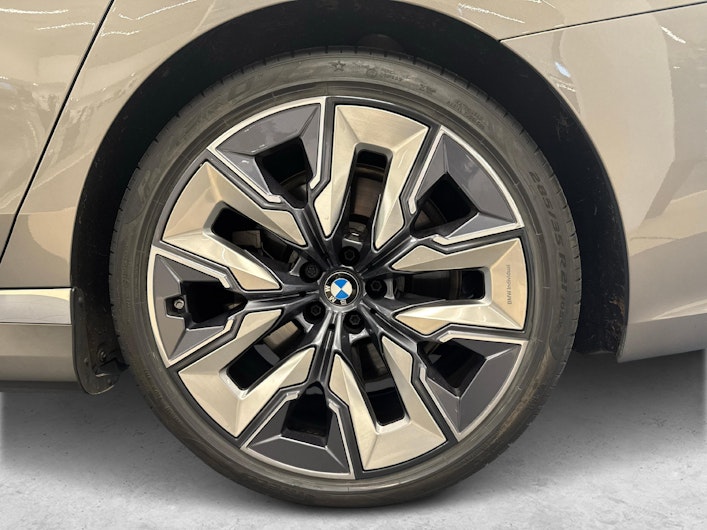 Vehicle image BMW i7