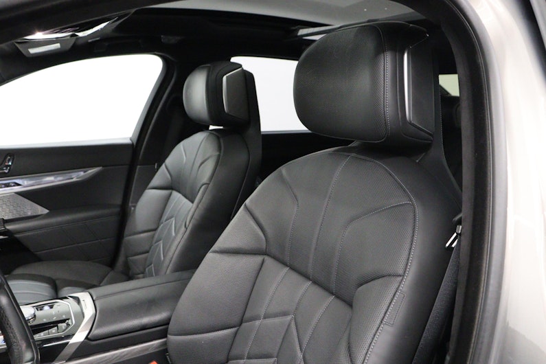 Vehicle image BMW i7