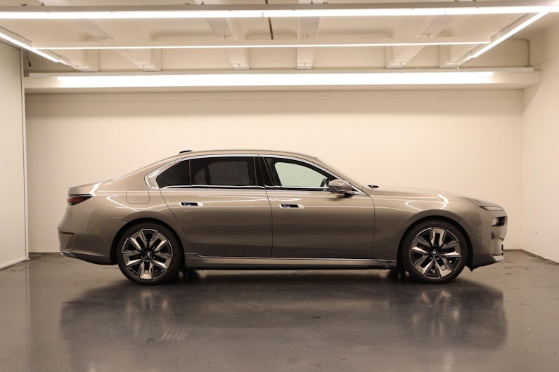 Vehicle image BMW i7