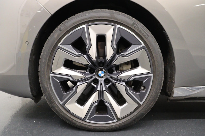 Vehicle image BMW i7